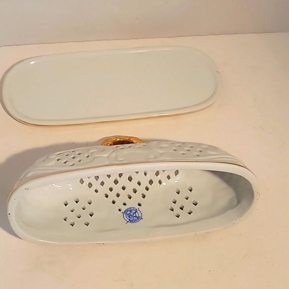 VTG PORCELAIN TREASURER WHITE AND GOLD LATTICE CUT BUTTER DISH WITH COVER - Picture 4 of 5